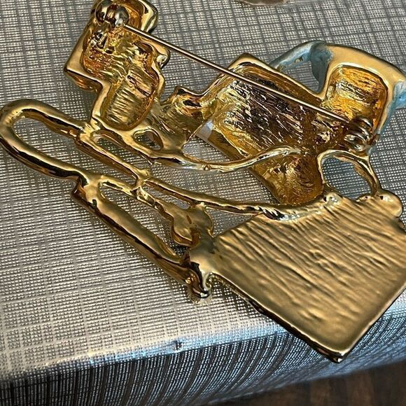 Nurses gift brooches pin novelty collection. Two nurse pins first responders - Picture 9 of 9